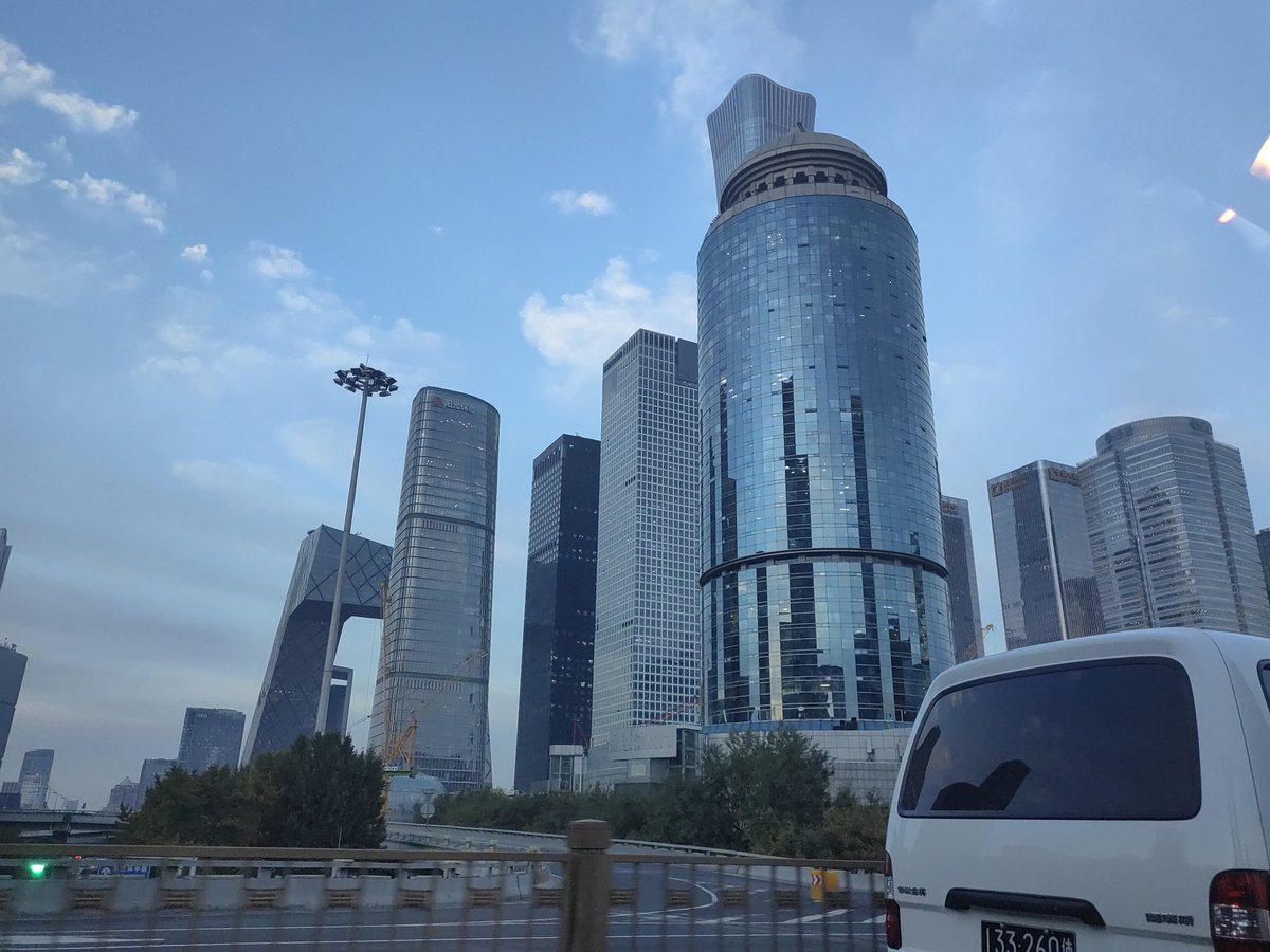 离开帝都大半年，我胡汉三又回来了，还是那么的堵，堵的让人无奈，只是还是回家的感觉真好，走遍千山万水，还是故乡最亲❤️👍。