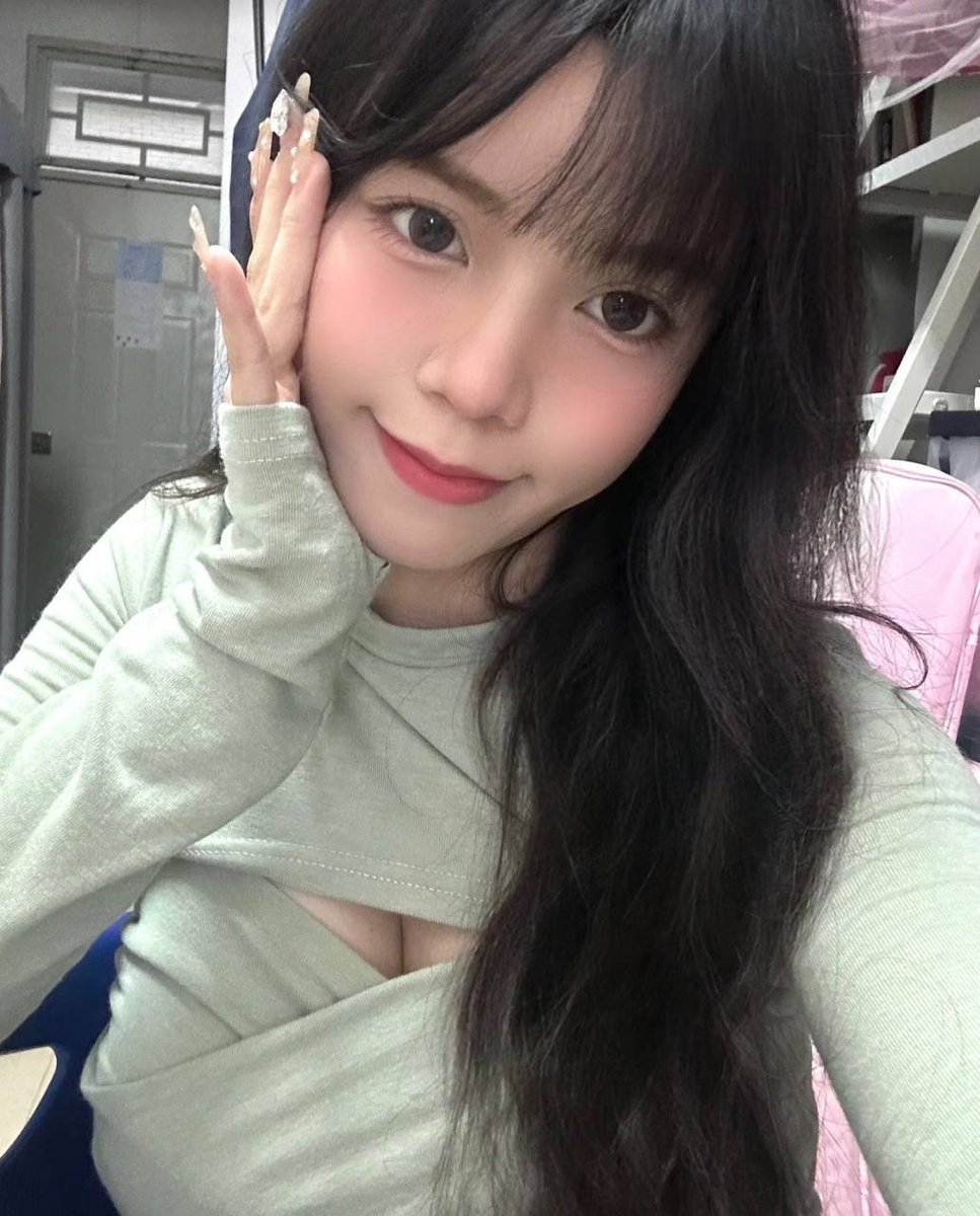 Jerry776969's tweet photo. IG上的1.2萬小網紅D奶妹
之前趁男友當兵偷吃被男友抓包
現在分手了 直接大膽開約
底下留言喊卡 來我主頁領資訊 https://t.co/3uErJl6NIr