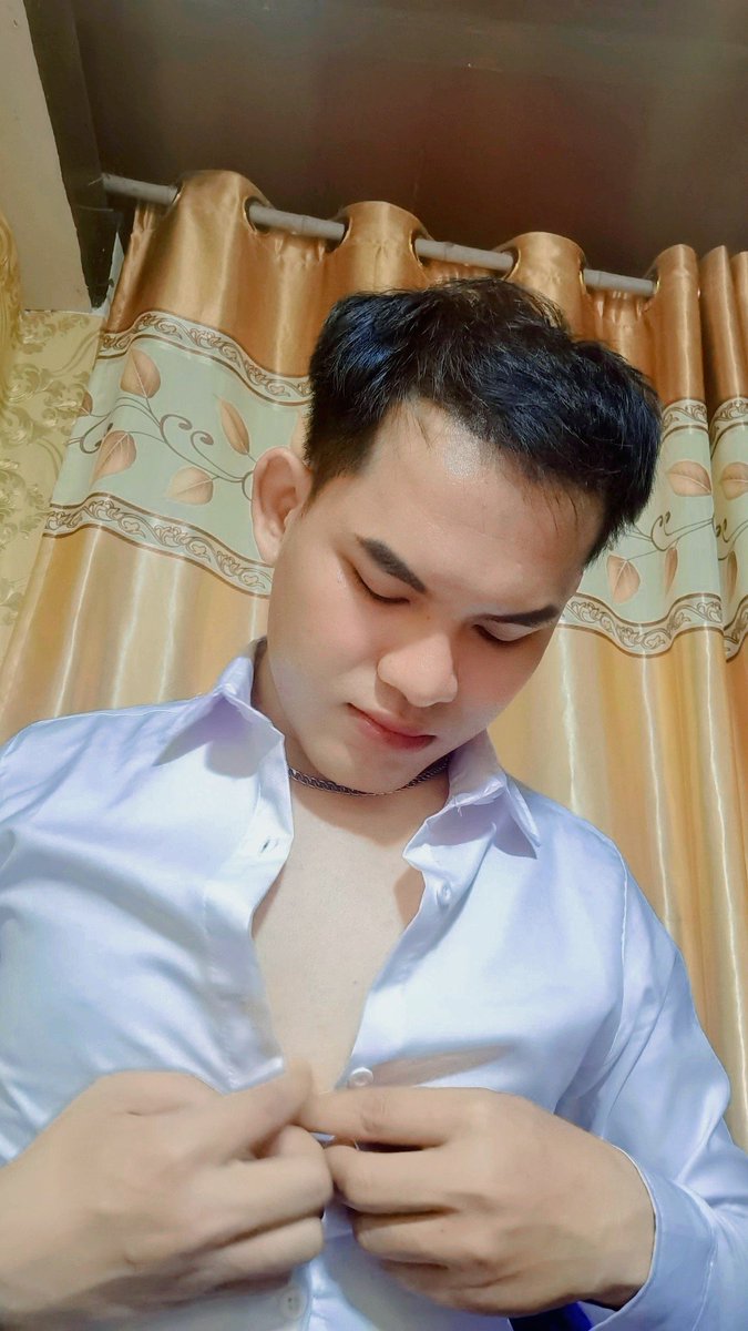 Novice1997's tweet image. ອາກາດມັນຮ້ອນໄປນອນຫ້ອງແອນຳກັນບໍ