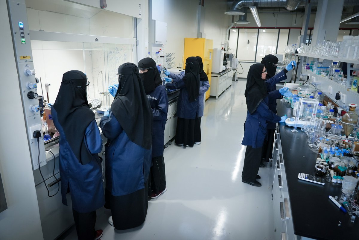 Chemistry students from @IAU_KSA are carrying out guest research with the Sustainable and Resilient Materials lab in the CPG research center at #KFUPM on polymers, membrane fabrication, water treatment, and oil spill removal from the sea under Dr. Mahmoud Abdulhamid's supervision