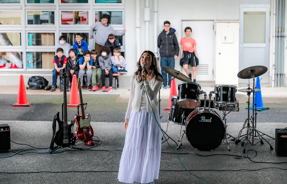 lfitokyo's tweet photo. #MINICONCERT "EN PLEIN AIR" AU #LFITOKYO

Un #avantgoût du #concert de la #fêtedulycée à travers ces #clichés des "#répétitions". 

Soyez prêts pour le 25 mai ! 🎶📸 

@aefeinfo 
@FLTfapee 
@ambafrancejp 
@AEFEAP https://t.co/DIfprjVyU9