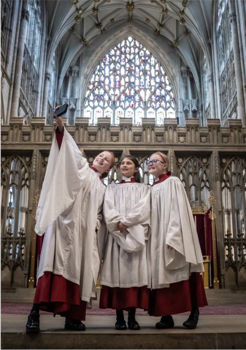 Great picture from @DannyLawPhoto in today's @thetimes. 3 of our @YorkMinChoir choristers underneath the Great East Window. Opportunities for girls currently in Year 3 to audition. If successful, @York_Minster subsidise a place at @StPetersYork. Pls Share yorkminster.org/latest/york-mi…