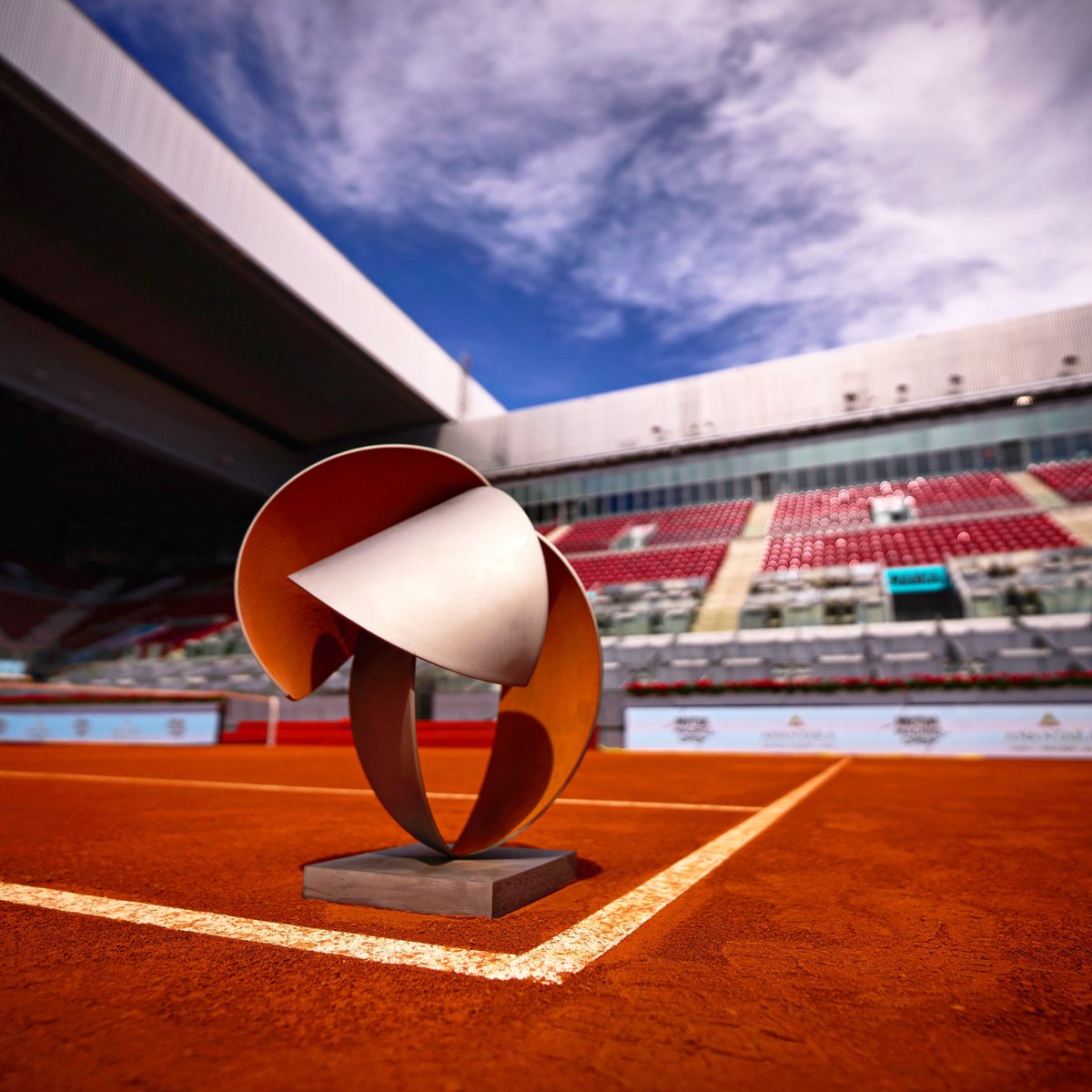 📆 Here we go for men's draw in Madrid, while women's end round 1! Players to follow: Badosa Stephens Osaka Raducanu Wozniacki Monfils Marozsan Draper Coric Eubanks Shapovalov