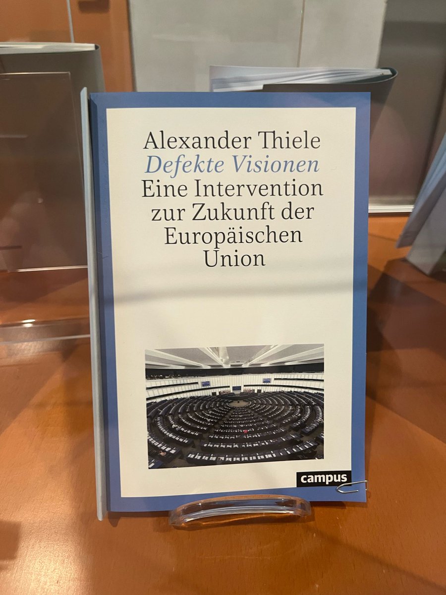 Morgen spricht @EmmanuelMacron an der Sorbonne über seine aktualisierte Vision für die #EU. Seine letzte Rede vor sieben Jahren habe ich in meinem Buch Defekte Visionen (@Campusverlag) kritisch beleuchtet. Ich bin gespannt, wo diesmal der Fokus liegen wird.