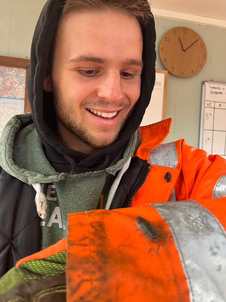 ashwell_timber's tweet photo. Our yard not only houses beautiful @FSCUK reclaimed timber awaiting a second life but also serves as an oasis for creatures and wildlife while it is here. As showcased by Jack's surprise encounter with the intrepid Sea Slater.
#reclaimedtimber #timberreuse #jarrah #essextimber https://t.co/yPGGQUjS2k