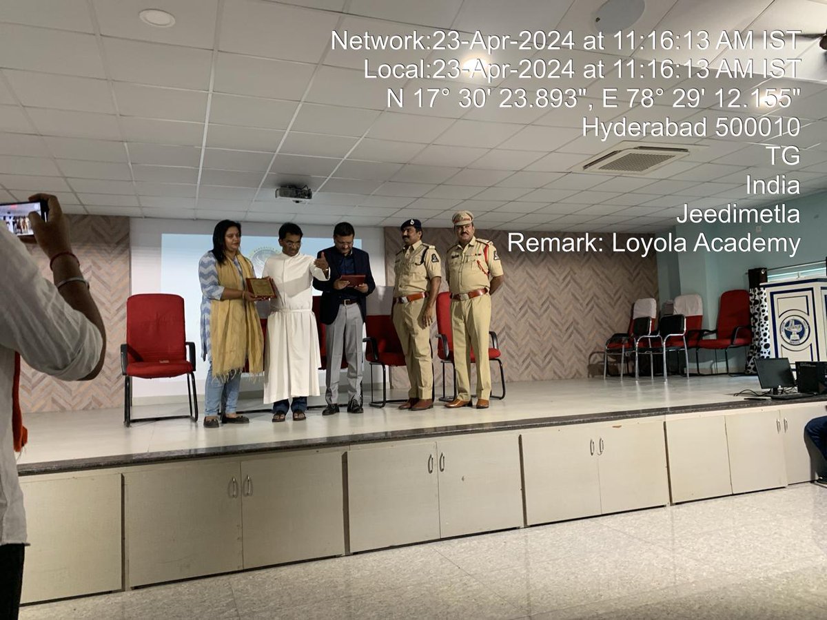 TSNAB with community educators conducted awareness program at @loyola_academy.The session was to educate effects of Drug consumption & its serious consequences&was attended by Sri Raghuvir SP,TSNAB. @TelanganaDGP @director_tsnab @narcoticsbureau @RachakondaCop #drugfreetelangana