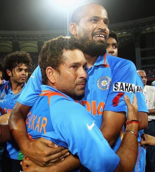 @sachin_rt , aapka naam sunte hi khil uthta hai har cricket fan ka chehra, aapke janamdin par, har dil se dua hai, aap hamesha khush raho #HappyBirthdaySachin