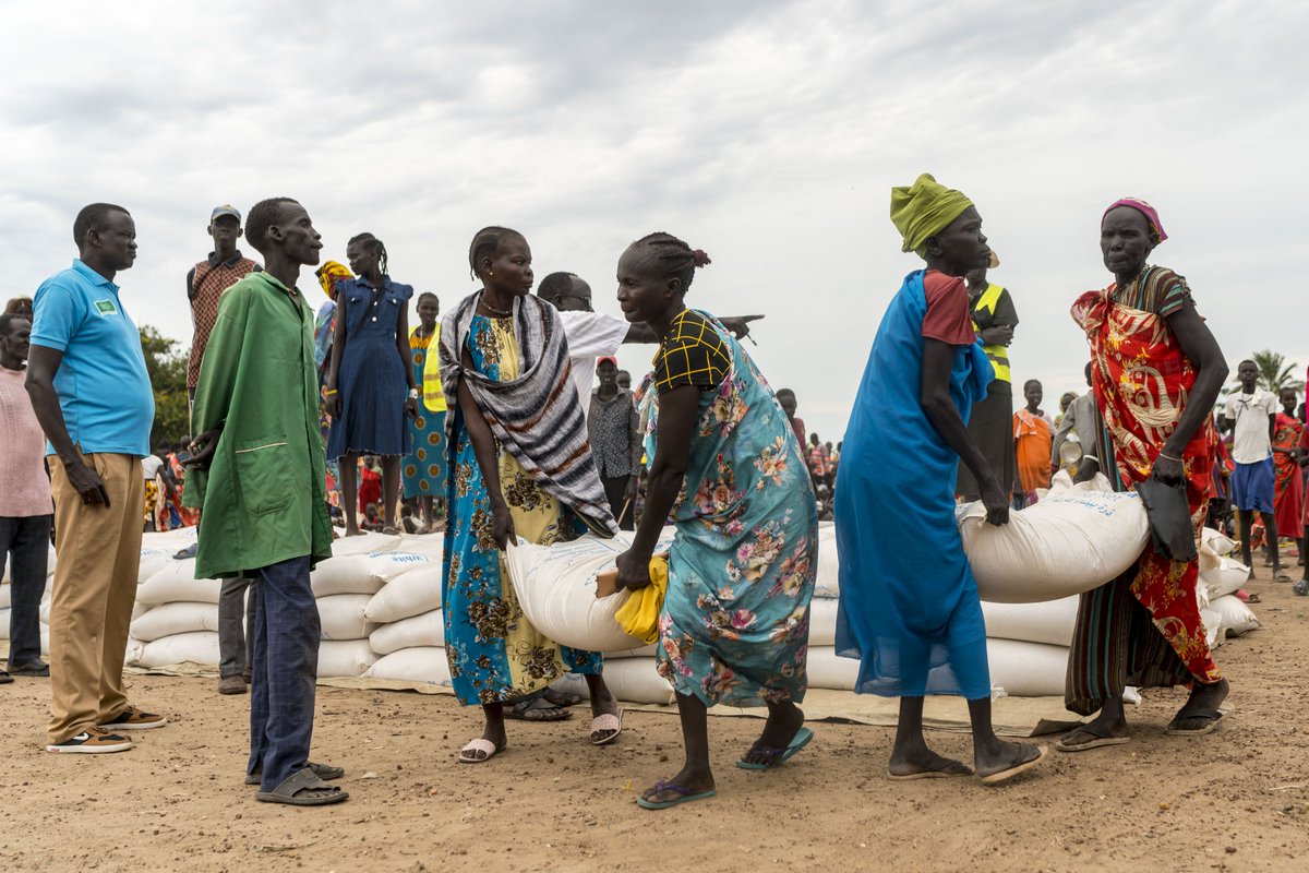 How do we #FightFoodCrises? Knowledge is power! Join our launch of the 2024 Global Report on Food Crises #GRFC24 for the latest data on #foodsecurity 🗓️ TODAY 🕑 14:00 CEST 📌 In-person bit.ly/GRFC2024launch… 📺 Online bit.ly/GRFC2024launch… 💡 Agenda bit.ly/GRFC2024