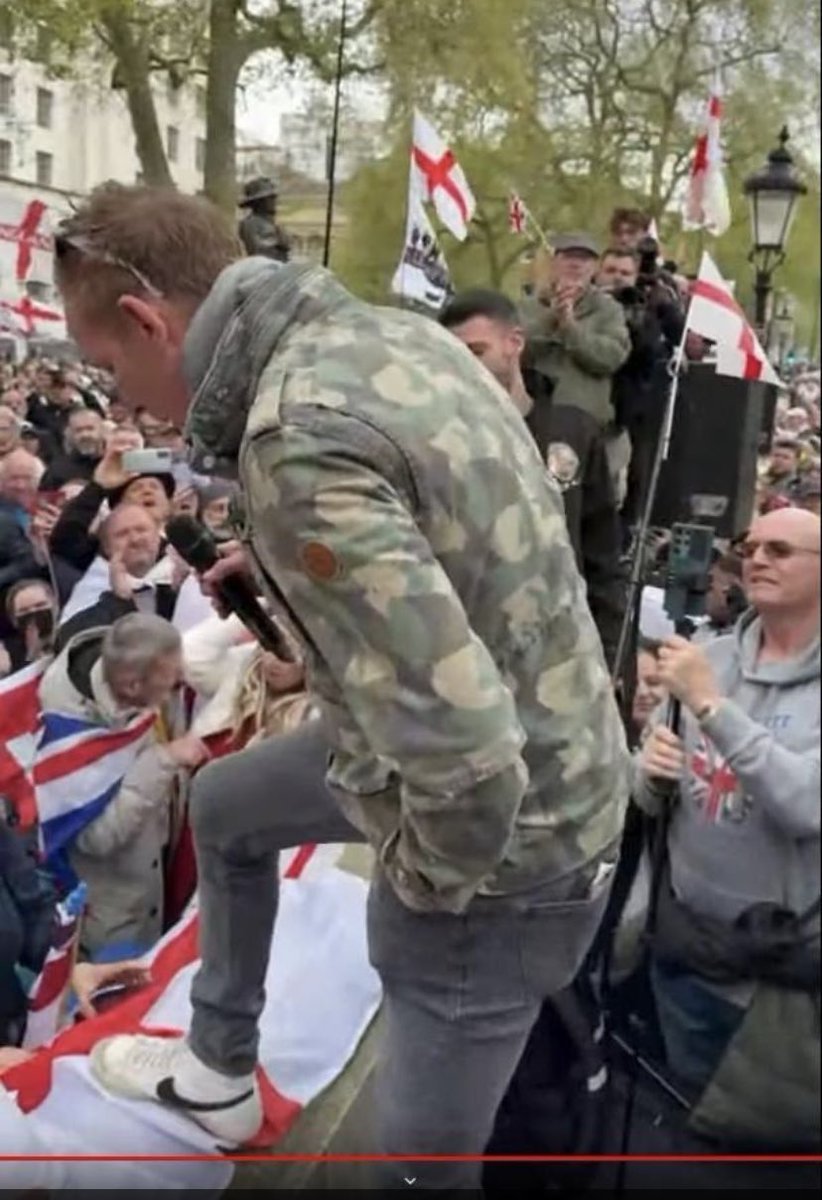 Laurence Fox, cleaning the dog shit off his Nikes on the England flag.
What a disrespectful unpatriotic bastard.