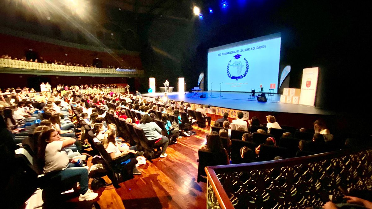 Nuestro centro participa en la Red Internacional de colegios Solidarios #SonriendoconÁfrica. 

En la Gala de clausura de este año con el resto de centros y  <a href="/AzulenAccion/">Azul en Acción</a> <a href="/AytoMurcia/">Ayuntamiento de Murcia</a> <a href="/Educarm/">Educarm</a> <a href="/LopezMirasF/">Fernando López Miras</a>