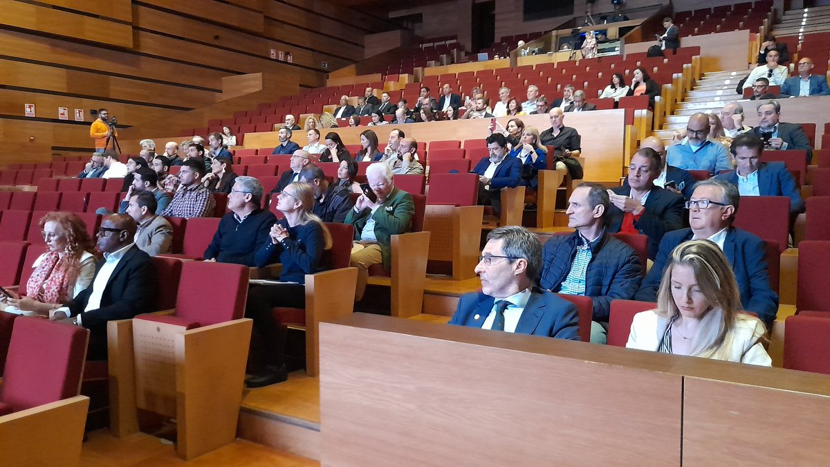 🗣 En estos momentos comenza el I Congreso Internacional Euroafricano de Startups que se celebra en el Teatro Kursaal con más de 100 personas procedentes de más de 20 países distintos. Un evento que pretende situar a Melilla como una ciudad 'destino de inversión'.