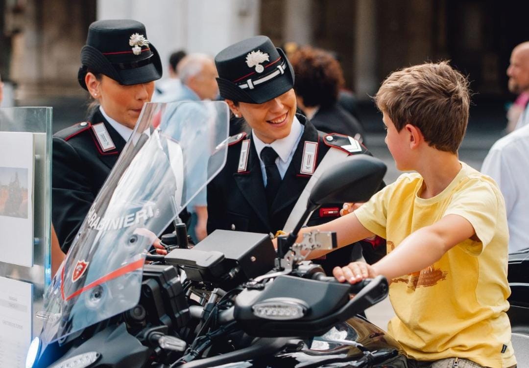 Prevenzione dell’abuso e tutela dei minori: il quotidiano impegno dell’Arma dei #Carabinieri punta su innovazione di metodi investigativi, formazione di idonee figure specializzate e collaborazione con le altre istituzioni #PossiamoAiutarvi #GiornataNazionalecontrolaPedofilia