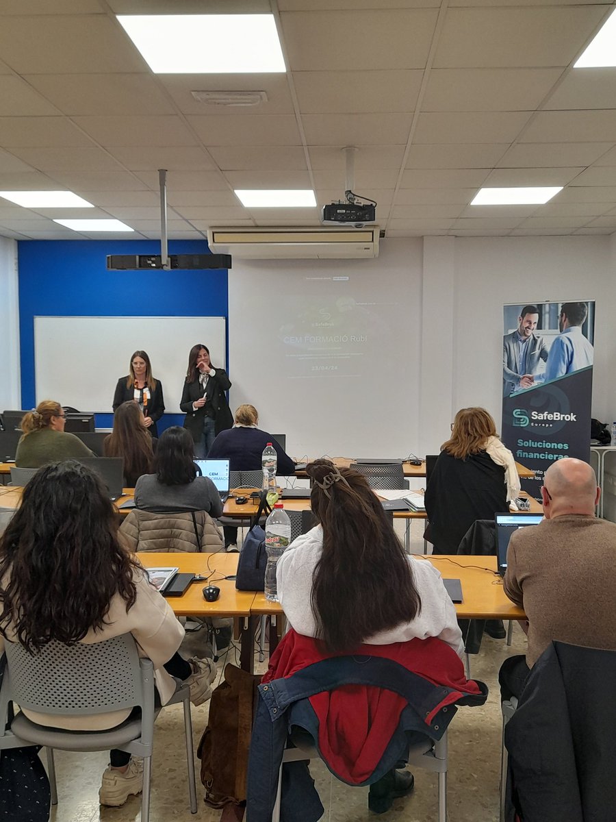 CEMFormacio's tweet photo. Ahir, la Cecília i la Miriam van venir a @cemformacio a fer un #tallerdeducaciófinancera al curs de #tècniccomptable del @ocupaciocat

Van explicar els funcionament i serveis de @safebrok i de la importància de la planificació i la presa de decisions conscient i responsable... https://t.co/faQkbcOhzO