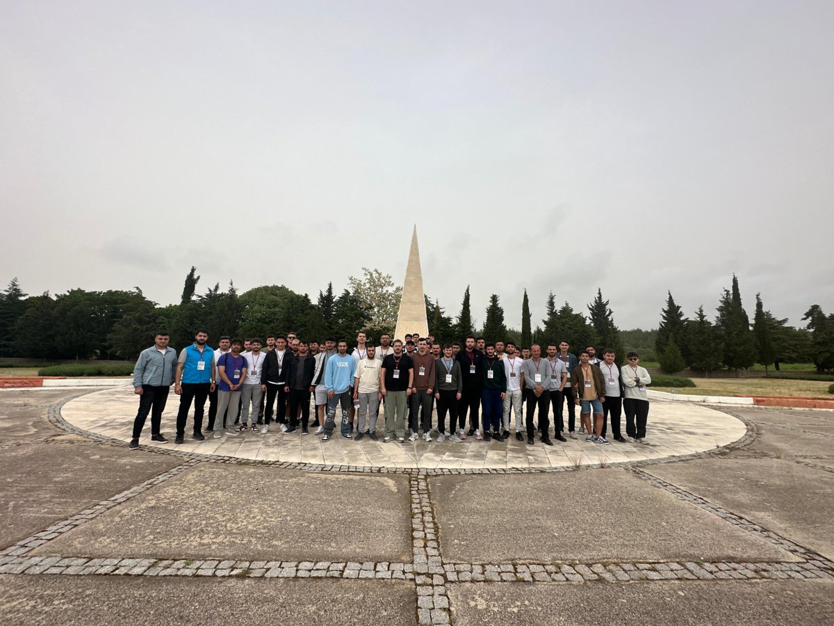 🇹🇷🇹🇷57. Piyade Alayı şehitleri başta olmak üzere Çanakkale şehitlerimizi anmak, onları yad etmek için her yıl 24-25 Nisan tarihlerinde Çanakkale'de düzenlenen 'Vefa Yürüyüşü' Balıkesir Gençlik Merkezi katılımcıları yola çıktılar.👋🏻 @GSBgenclik