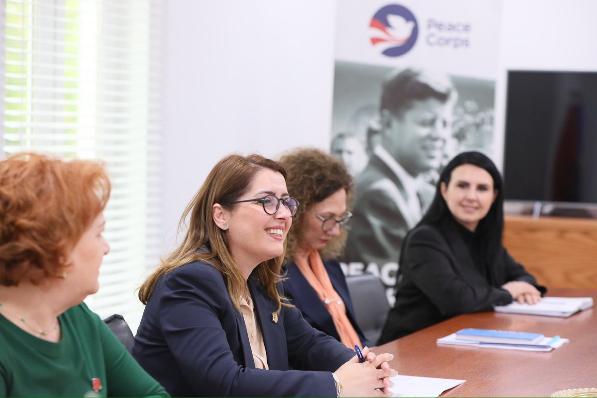 GManastirliu's tweet image. Rinovuam Memorandumin e Mirëkuptimit me Korpusin e Paqes në Shqipëri, për vazhdimësinë e bashkëpunimit që ofron më shumë mundësi për arsimin dhe zhvillimin profesional të mësuesve dhe nxënësve në komunitetet tona.

#Bashkë🇦🇱🤝🇺🇸 #PërZhvillimineArsimit