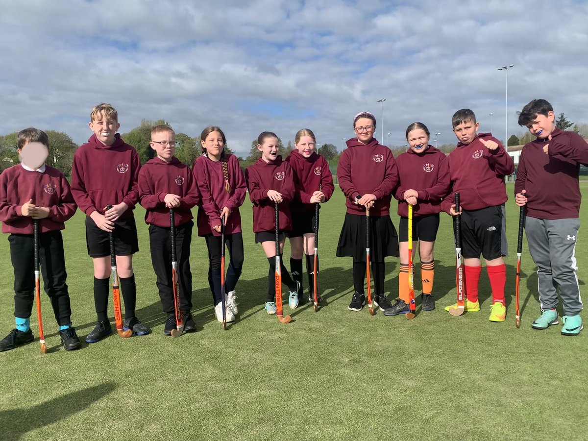 Da ni’n barod am hoci bore ma! @MoldAlun @DragonSport_FPS @FlintshireCC @FlintshireChron @healthyschools_ @GBHockey #pedwardiben #healthyconfidentindividuals 🏑 ☀️ 😃