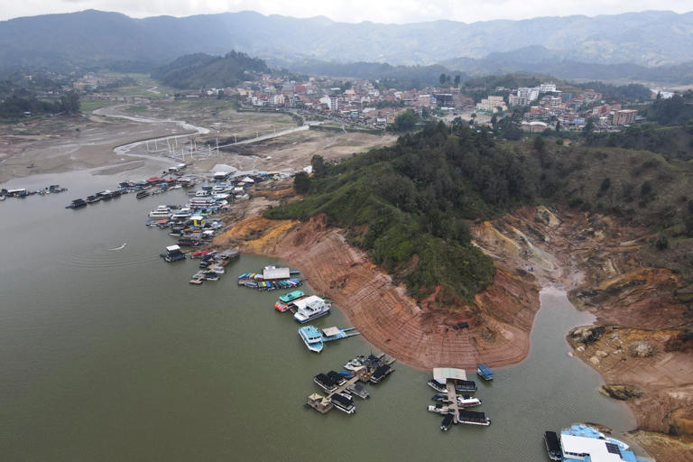 #ReportClimateCrisis Power outages due to drought, Colombia, April 2024 msn.com/en-gb/news/wor…