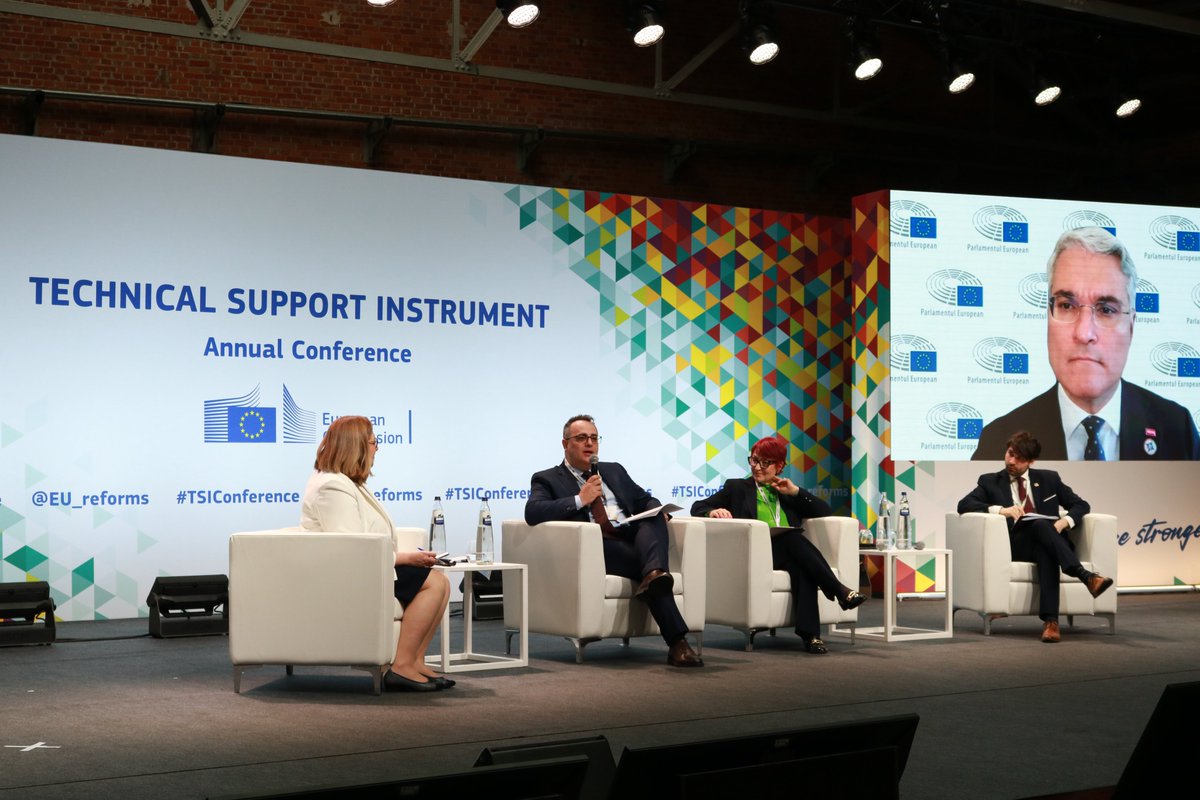 💡 Panel discussion on “EU reforms support: key factors of success” 🙌 @drago_pislaru, @CEPS_thinktank’s Francesco Corti, Joyce Cassar, and Bogdan Cristescu share their insights on key success factors for EU reforms #TSIConference 📌Watch it live 👉europa.eu/!QVTVM3