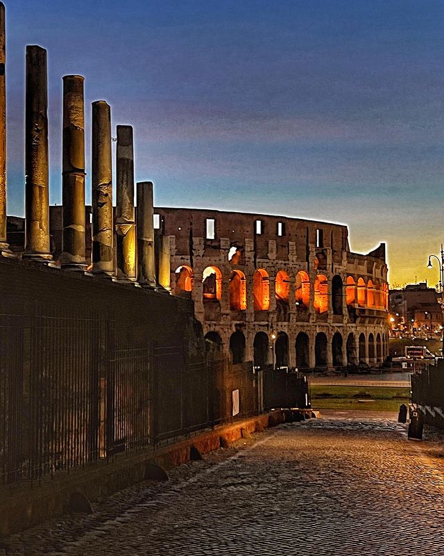 Sua Maestà il Colosseo! His Majesty the Colosseum! 📸 IG meraviglie_di_roma @Roma @ParcoColosseo @museitaliani #VisitRome