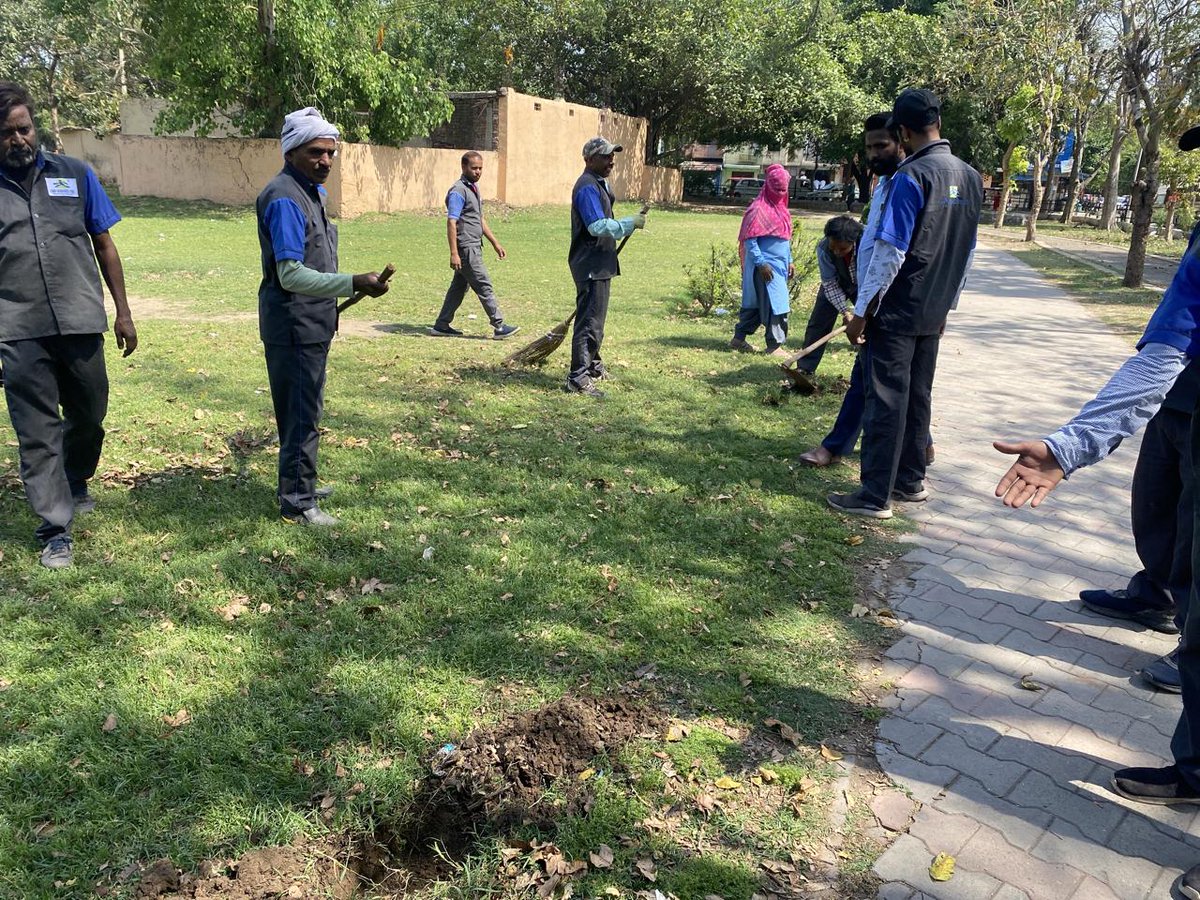 Today, the LSL team marked Earth Day by gathering at Ramdarbar with the operation team. Mr. Hitesh Sachdeva, the Project Head, took the lead in initiating tree planting in designated sectors covered by their scope of work.