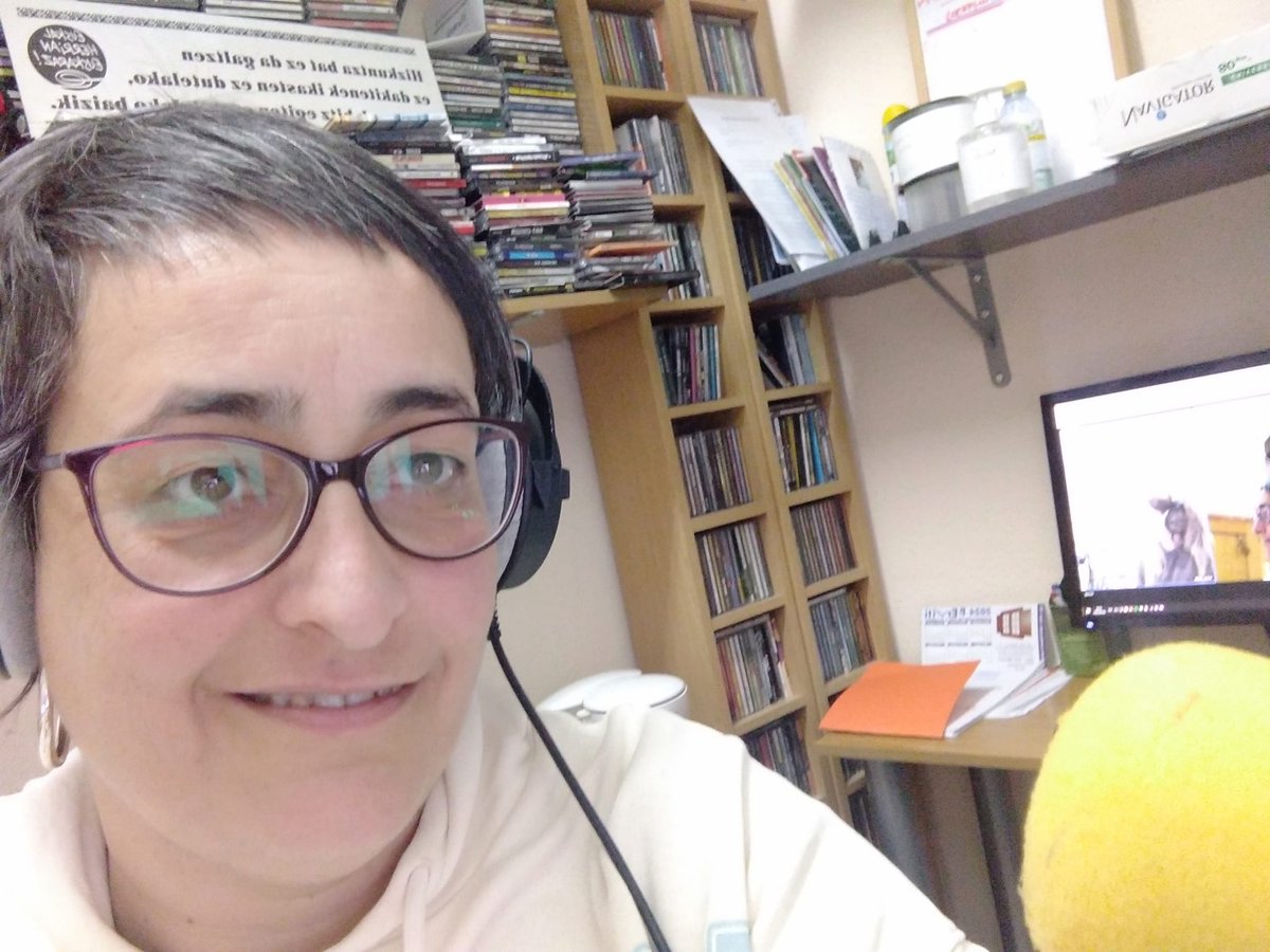 Gaur <a href="/ies_altsasu_bhi/">IES.ALTSASU.BHI</a> tik zuzenean ari gara. Mugituz! kanpainaren berri ematen ari gara elkarrekin. 107.3 FM edo guaixe.eus/irratia/zuzene…
<a href="/erkuden_/">Erkuden Ruiz Barroso</a> Institutoan eta <a href="/EneidaEne1/">Eneida</a> Beleixeren estudiotik. guaixe.eus/bereziak/duela…