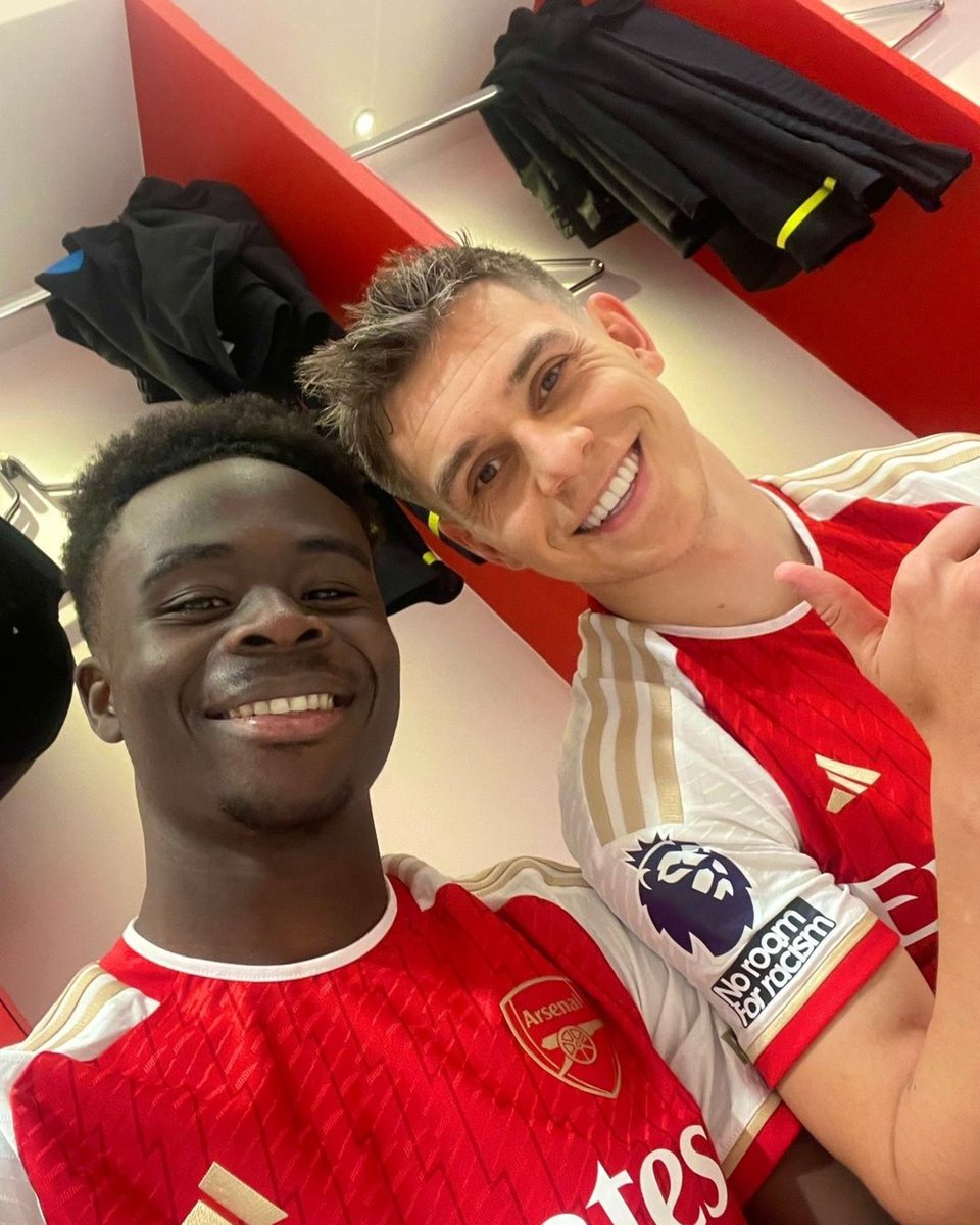 Saka X Trossard selfie following the #Arsenal demolition of #Chelsea last night 😀👍❤️