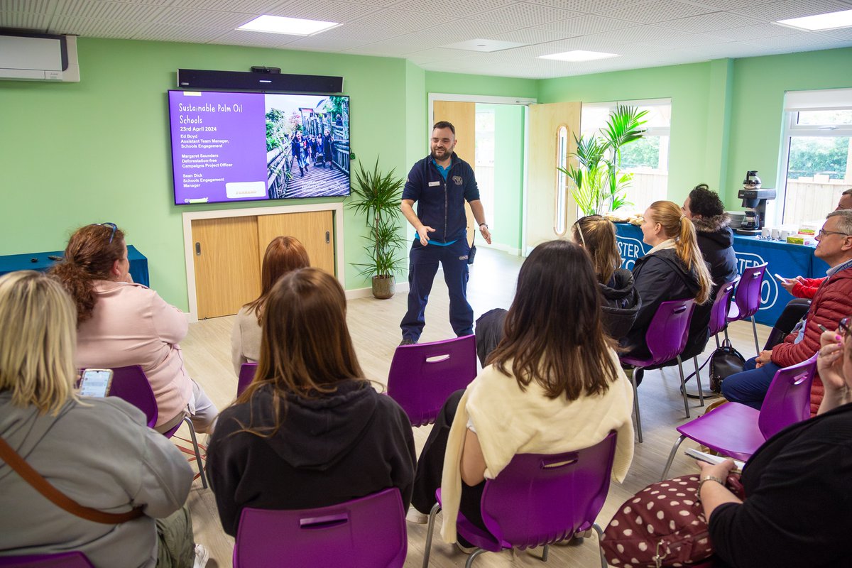 Yesterday, we welcomed teachers to @chesterzoo to take part in a #sustainablepalmoil CPD session

After touring the zoo, they found out how their school could become a sustainable palm oil champion 💪

Our future CPD sessions👀👇
chesterzoo.org/schools/cpd-an…

Supported by @FerreroUK