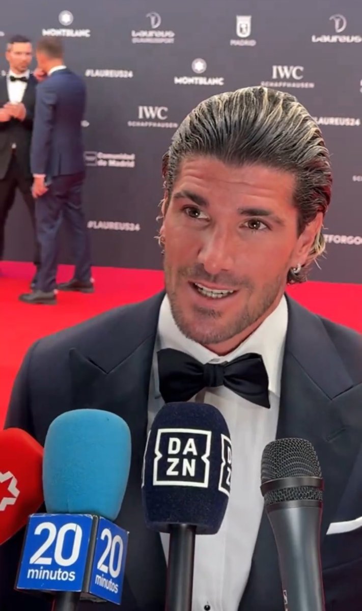 🚨🗣️ Rodrigo De Paul: 

“As long as Messi is still kicking a football, he is the best”