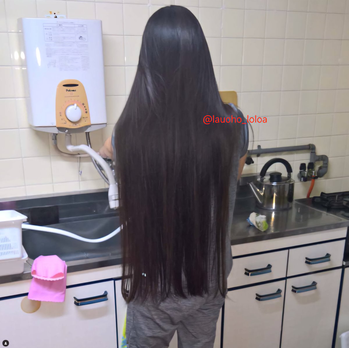 I want a dish washer 😮‍💨#verylonghair #superlonghair #rapunzelhair #hairgrowth #cabellolargo #hairblog #hairblogger #pelolargo #スーパーロングヘア #longhairdontcare #блестящиеволосы #lhdc #prettyhair #hairlong #straighthair #longhairlover #ilovemyhair #cabelolongos #rambutpanjang