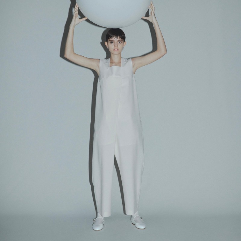 UNITEDARROWS's tweet photo. #MARW 5月発売アイテムをピックアップ⚪⚫
予約会でも人気だった、ラップオールインワンやシアーブラウスが注目。デイリーにも、おでかけにもおすすめのアイテムが揃いました。
#ユナイテッドアローズ #マルゥ