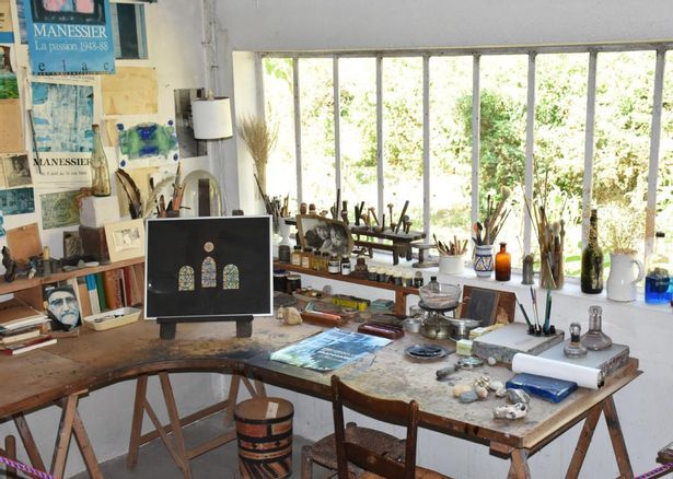 L'atelier du peintre Alfred Manessier à Emancé (78125) a été récemment distingué Maison des Illustres par la DRAC Ile-de-France ainsi que Patrimoine d'Intérêt Régional. Ouvert à la visite:samedis 11/5, 1/6-mercredi 24/7 à 15h. Réservations Office Tourisme Rambouillet Territoires.
