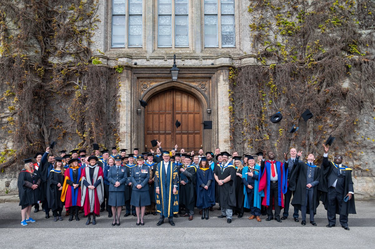 🎓👏 Congratulations to all of our amazing work-based, distance learners, armed forces, and apprenticeship graduates. Your dedication and success inspires us all! Best wishes from everyone at the Lincoln International Business School 🎉 @unilincoln #graduation #LoveLincoln