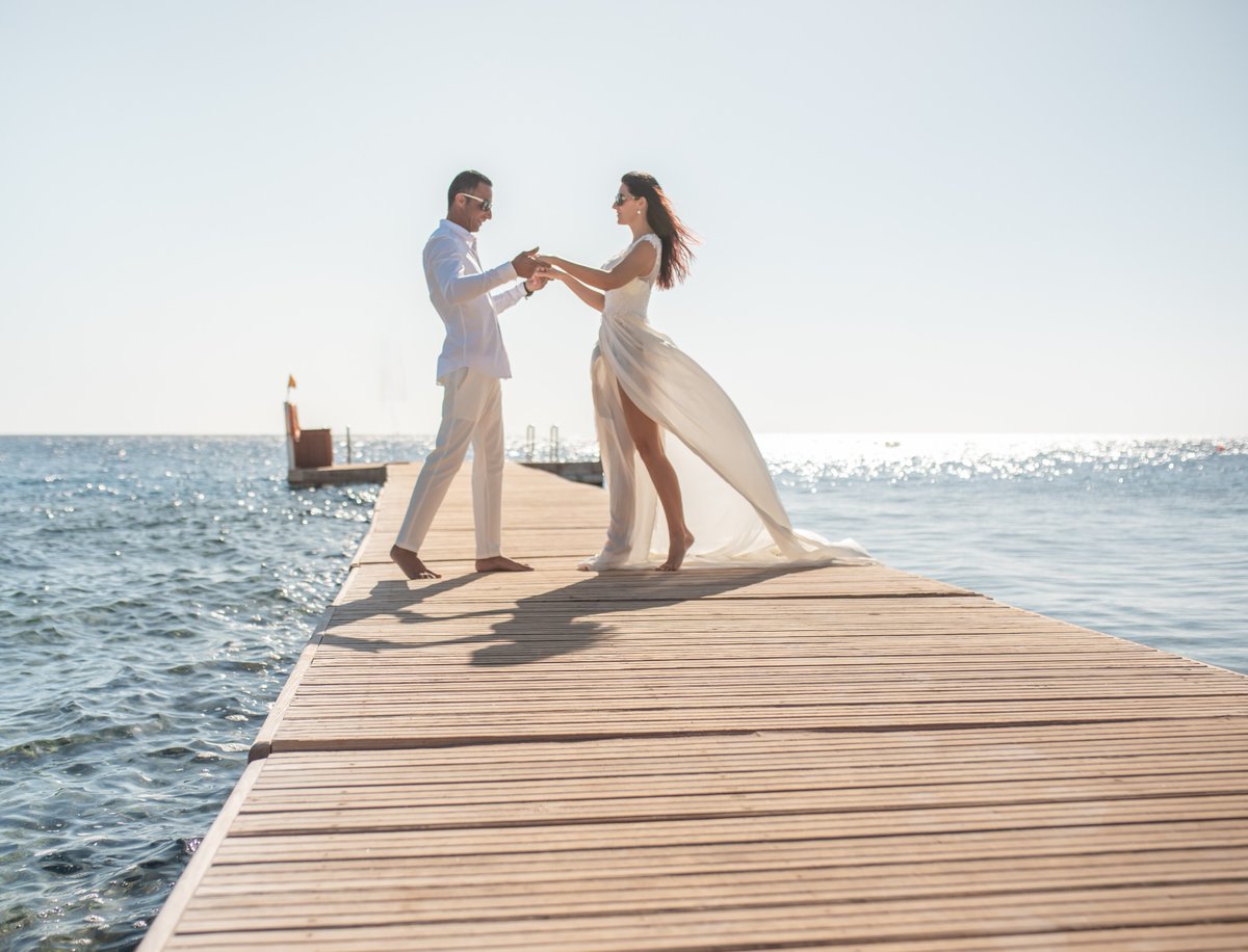 FSSharmElSheikh's tweet image. Say 'I do' surrounded by a luxurious paradise of sparkling #RedSea waters and picture-perfect beaches at @fssharmelsheikh.​

Leave your shoes and worries behind, and let our team organize your special day.​

#WeddingWednesday #DreamWithFS #FSSharmElSheikh