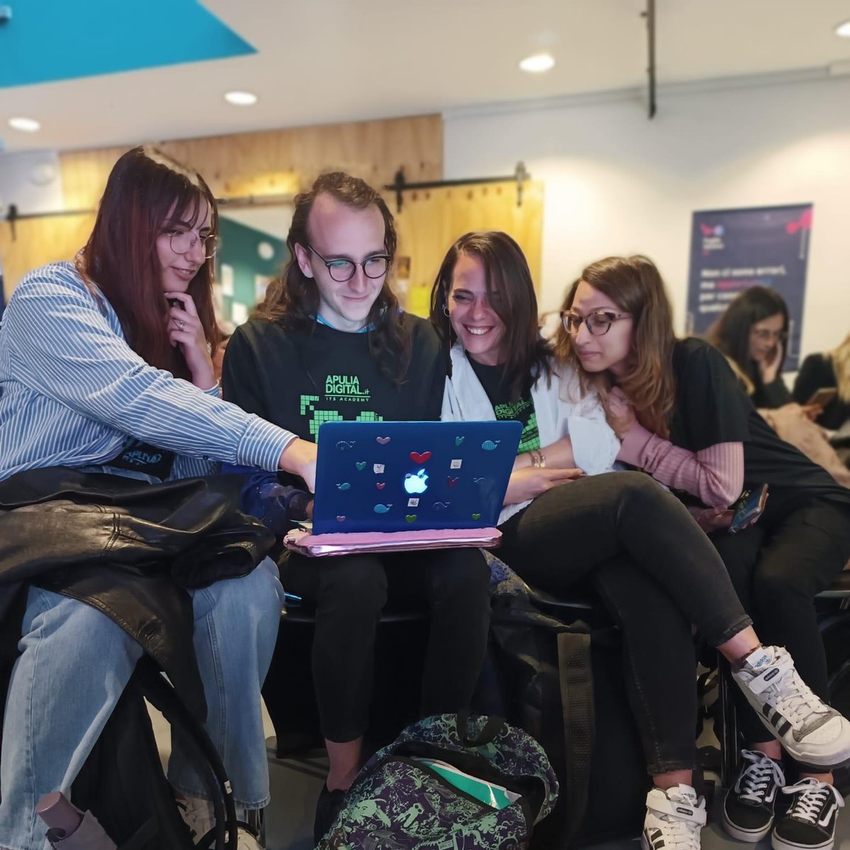 ApuliaDigitalM's tweet image. Entusiasmante esperienza alla #masterclass su #IntelligenzaArtificiale per le #donne,  organizzata da #PugliaWomenLead 𝐂&apos;𝐦𝐨𝐧 𝐆𝐢𝐫𝐥𝐬! 𝐯𝐢 𝐚𝐬𝐩𝐞𝐭𝐭𝐢𝐚𝐦𝐨 𝐚𝐢 𝐧𝐨𝐬𝐭𝐫𝐢 𝐧𝐮𝐨𝐯𝐢 #𝐜𝐨𝐫𝐬𝐢𝐠𝐫𝐚𝐭𝐮𝐢𝐭𝐢 #IC:  iscrizioni aperte su apuliadigital.it