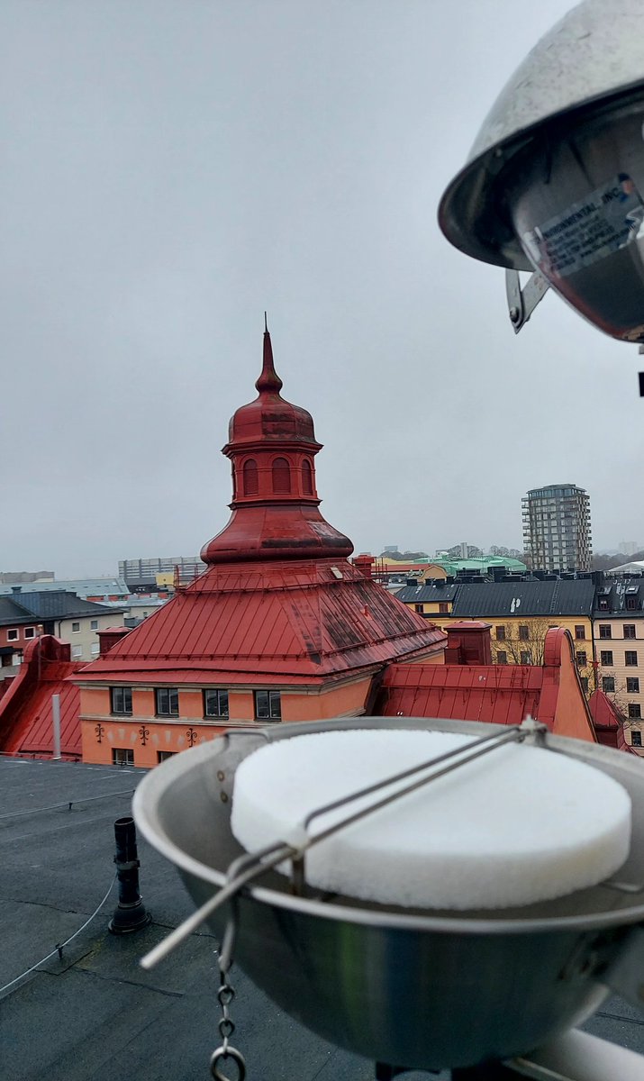 ASunyerCaldu's tweet photo. When they talked about rooftops in Stockholm I had another picture in mind...but still nice views of the city!! Photos showing start and end of a 60-day outdoor deployment in Södermalm #PDMS #airborne #chemicals #passivesampling https://t.co/pWvkZXwUrk