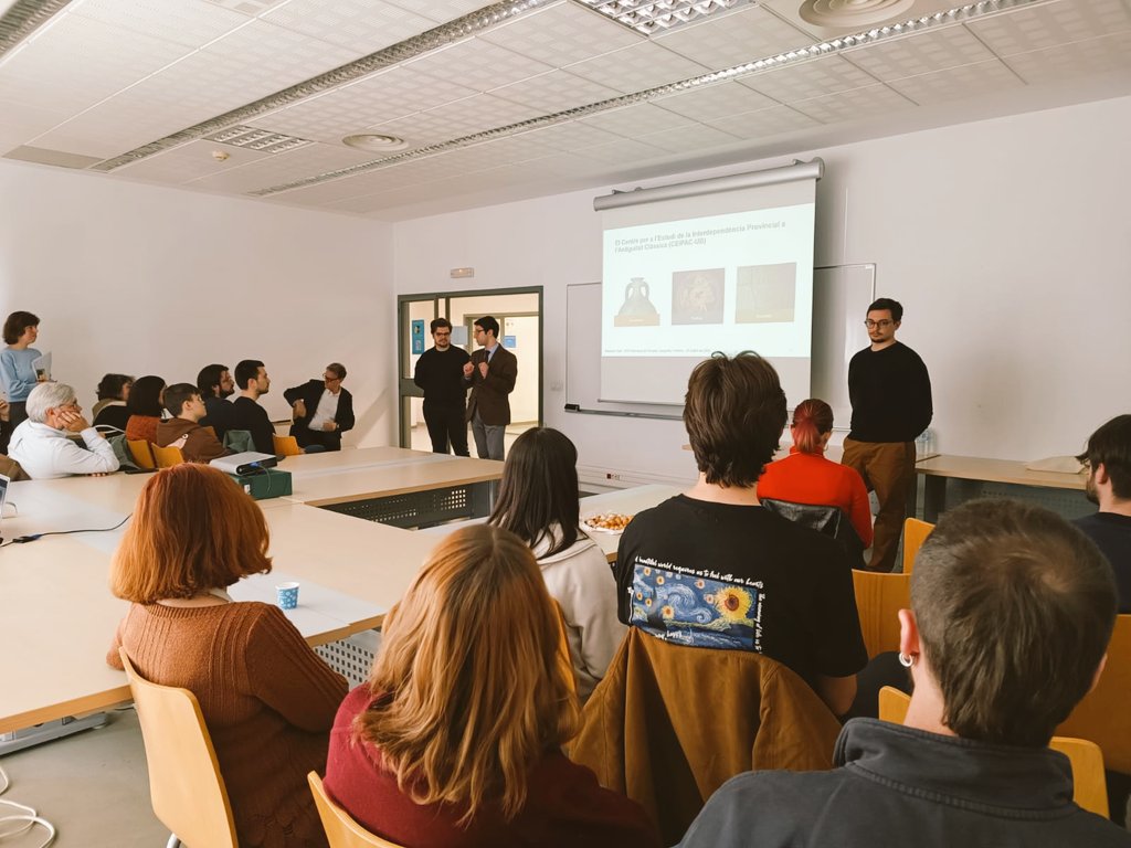BibliotecaETSAB's tweet photo. 🔝 Avui al Research Café ☕ d'Humanitats Digitals organitzat per la @BibliotecaETSAB de @la_UPC i el @craifgh de la UB

#researchcafé #bibliotequesupc #ub #upc #bibliotecaoriolbohigas https://t.co/QNgElhspPp