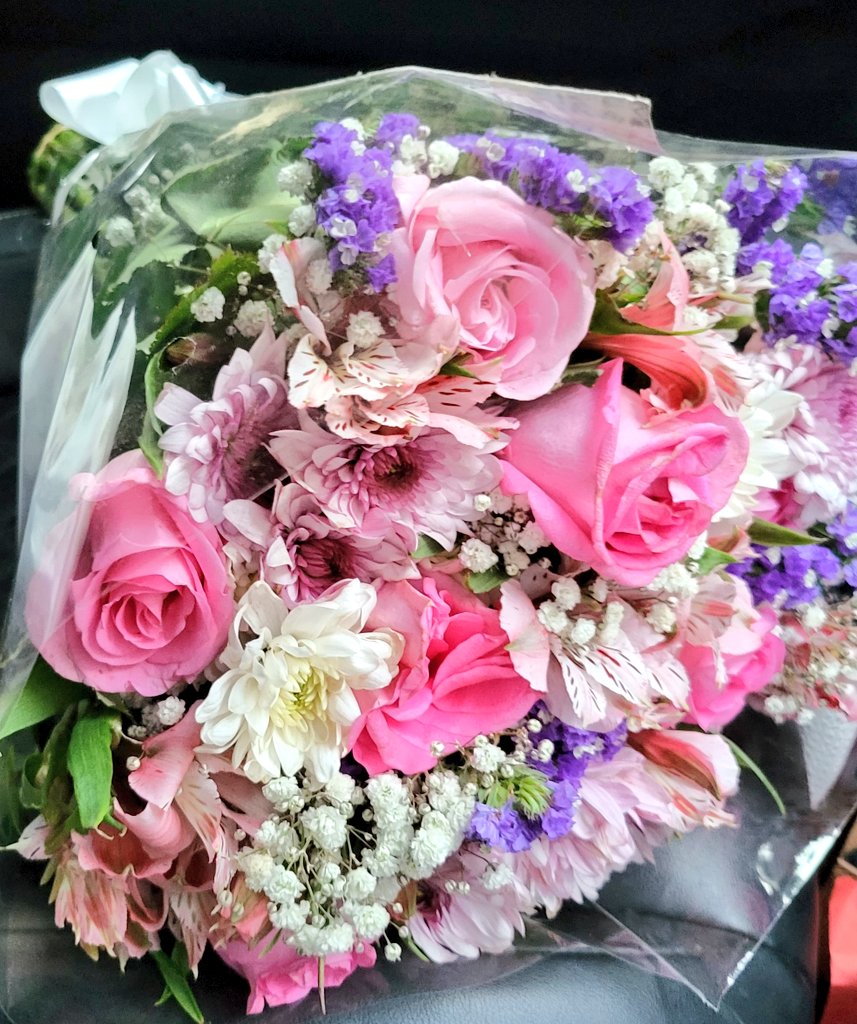 RahmaTweets's tweet photo. Flowers. A love language. 
Je parle 'flowers' very fluently 💐 https://t.co/SH0Dz18Dbf