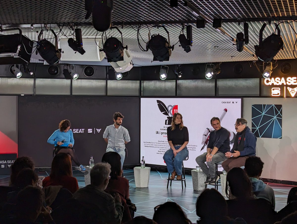 En marxa la VII Jornada de Guionistes i Indústria a #casaseat!

Comencem amb la taula rodona IA I PROCÉS CREATIU. 🤖