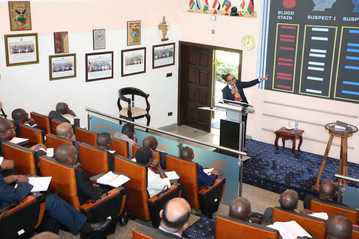 NDUKenya's tweet photo. @NDUKenya Deputy Vice-Chancellor (DVC) Academic &amp; Student Affairs, Professor Anne Muigai recently delivered a lecture of opportunity based on the theme ‘Forensics and National Security’ at the National Defence College (NDC), a ...
https://t.co/WloEnBSTDv https://t.co/PTzEy16QMh