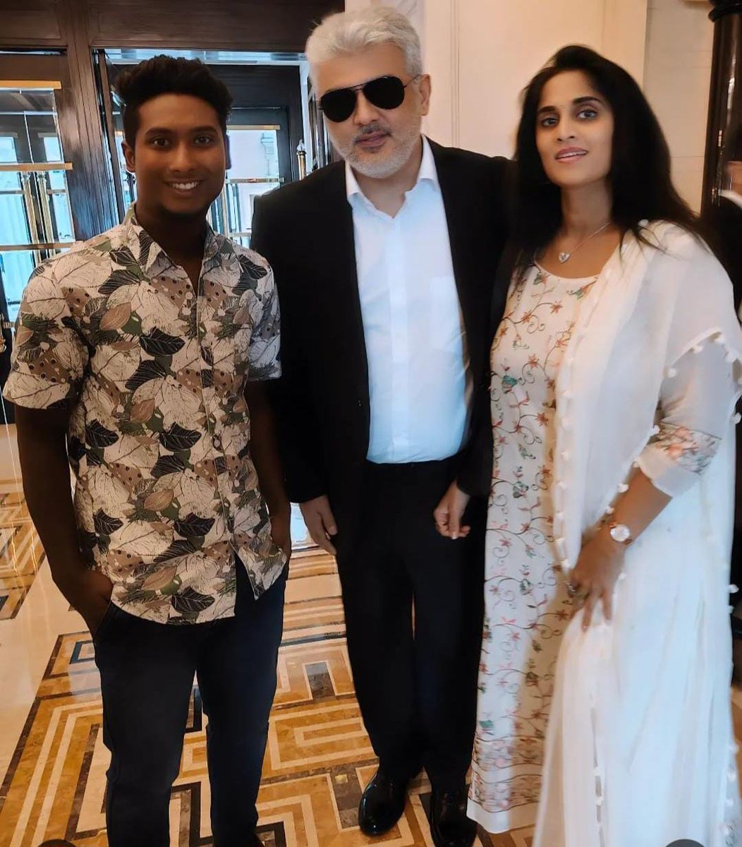 Mr. & Mrs. #AK Wedding Anniversary click with a fan 😍
