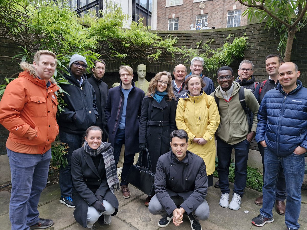 An evening #corporatetour (on behalf of @Guided_Walks) for this great group from west London, showing them Secret Spaces in the City - before they retired to a traditional City pub for food & drink. Part of their company's social activities - a great idea. #cityoflondon