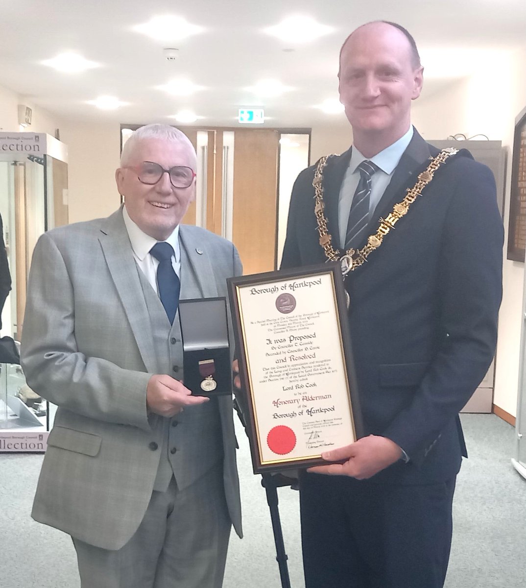 We were delighted to welcome Lord Rob Cook to the Civic Centre to receive his Alderman medal and scroll from Cllr Shane Moore, Ceremonial Mayor of Hartlepool. As a former councillor, the honour reflects his significant and sustained contribution to the Borough of Hartlepool.