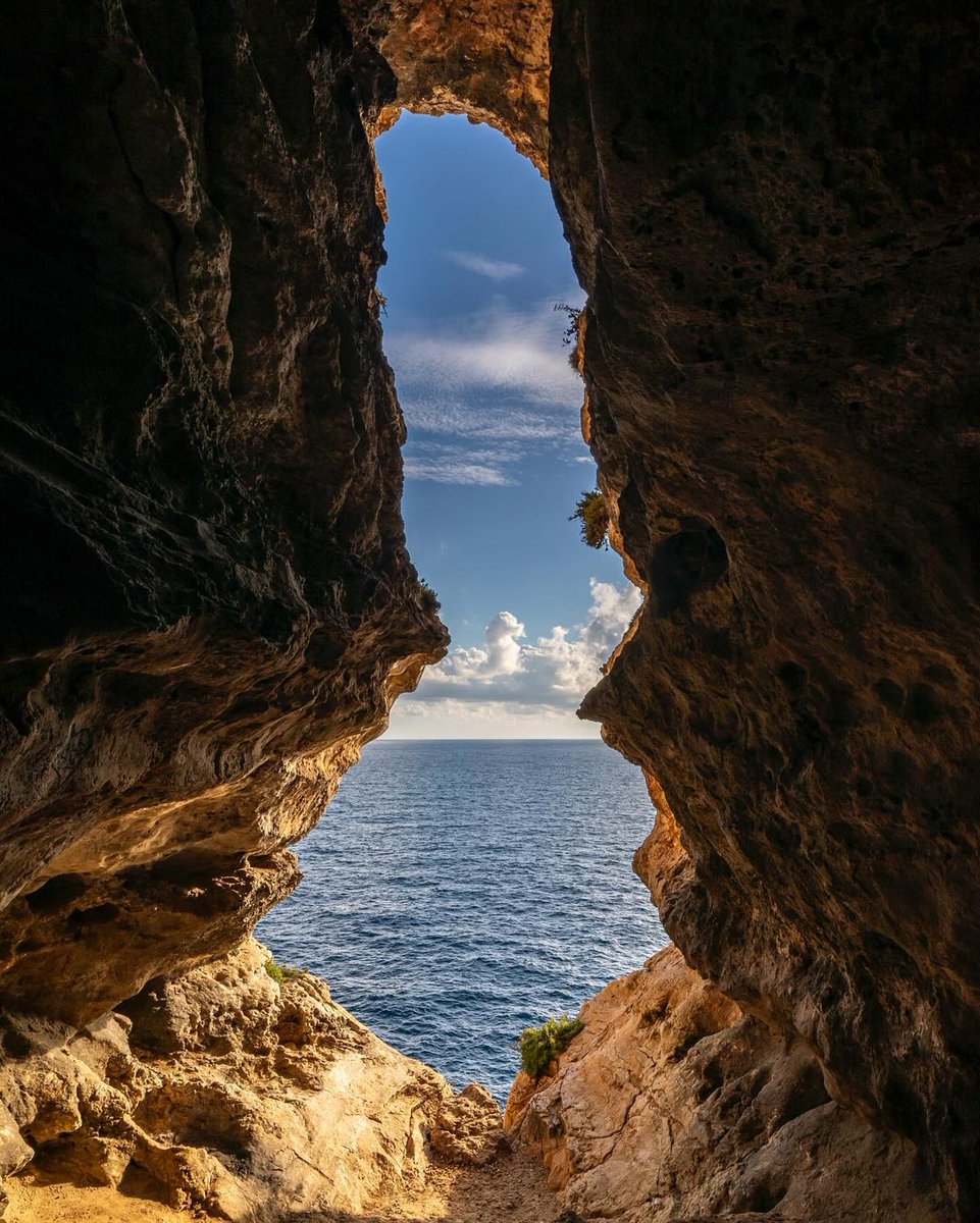 You must visit this looking point known as 'Fisherman's Cave' in Għar ir-Riħ. 😍 #ExploreMore 📹: @terry_caselli_photography