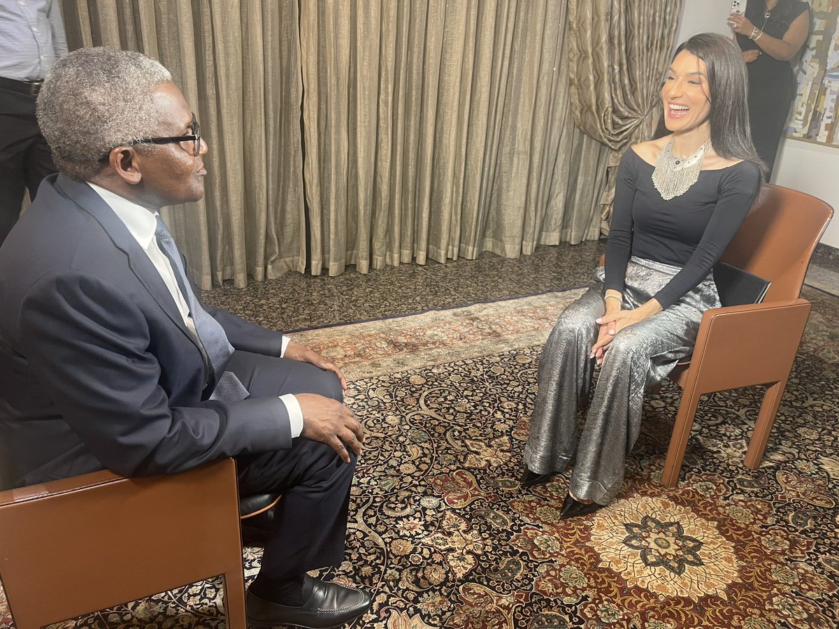 Spending the week in #Lagos with Africa’s titan industrialist @AlikoDangote very special #ConnectingAfrica coming soon from the largest refinery on the continent! 🇳🇬 @cnni