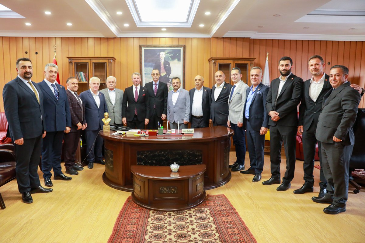 Belediye Başkanımız Sayın Erdal Beşikçioğlu, Ankara Toptancı Hali Başkanı Sayın Ceyhan Gündüz ve yönetimini kabul ederek bir süre görüştü.