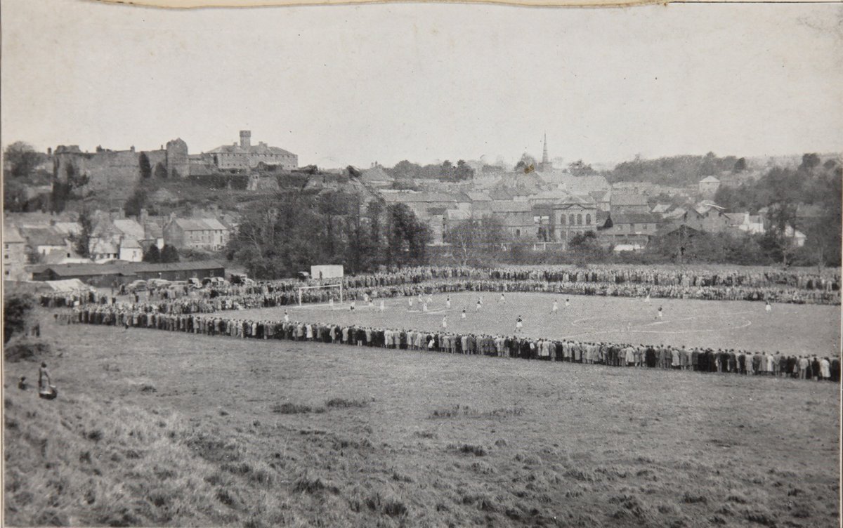 For #SportArchive, here is a photograph of a football match being played at Bridge Meadow, believed to be from the 1950s. ⚽️ Ar gyfer #ArchifChwaraeon, dyma ffotograff o gêm pêl-droed yn cael ei chynnal yn Nôl y Bont, credir ei fod yn dyddio o'r 1950au. #Archive30 📸 HDX/913/6