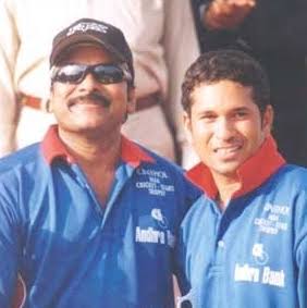 Happy Birthday God Of Cricket @sachin_rt paaji 🏏 #MegastarChiranjeevi #Chiranjeevi @KChiruTweets #SachinTendulkar #Sachin #SRT51 #HappyBirthdaySachinTendulkar #HappyBirthdaySachin