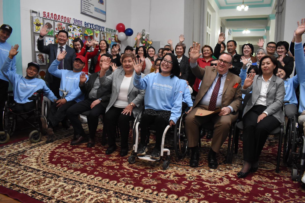 🇺🇸🇰🇬Huge win for accessibility in the Kyrgyz Republic! The Bayalinov Library – in partnership with the U.S. Embassy and the Ministry of Culture, Information, Sports, and Youth Policy – installed a new elevator for persons with disabilities. 🙌It’s the first of its kind in a