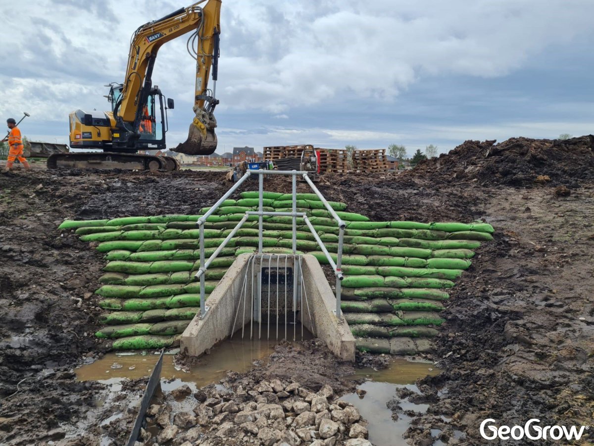 GeoGrowLtd's tweet image. 🌿Project:
📍Location: Liverpool
🏡Client: David Wilson Homes

GeoGrow partnered with David Wilson Homes to implement Rootlok for scour protection around a headwall and hydroseeded swales as part of a development project in Liverpool.

eu1.hubs.ly/H08LYBq0

#Swales #Headwalls