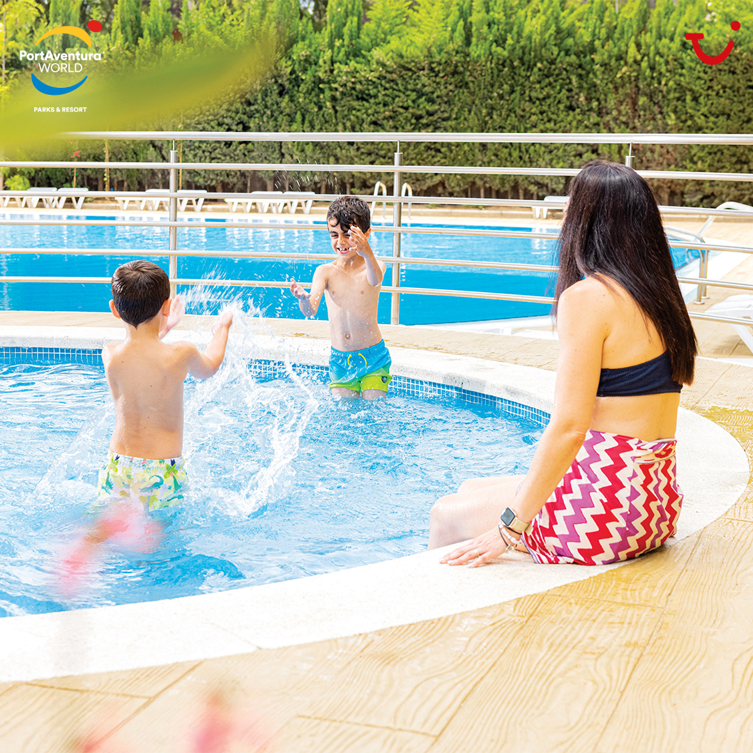 Kids get their own pool to splash in at Ponient Piramide Salou by PortAventura World in Spain 🏊‍♀️ That’s as well as a bigger main pool. Fancy a dip? Tap the link > bit.ly/3VWYzWW
